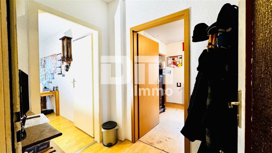 Modernisiertes Reihenendhaus mit Garten in gesuchtem Wohnquartier - OG Flur / Diele